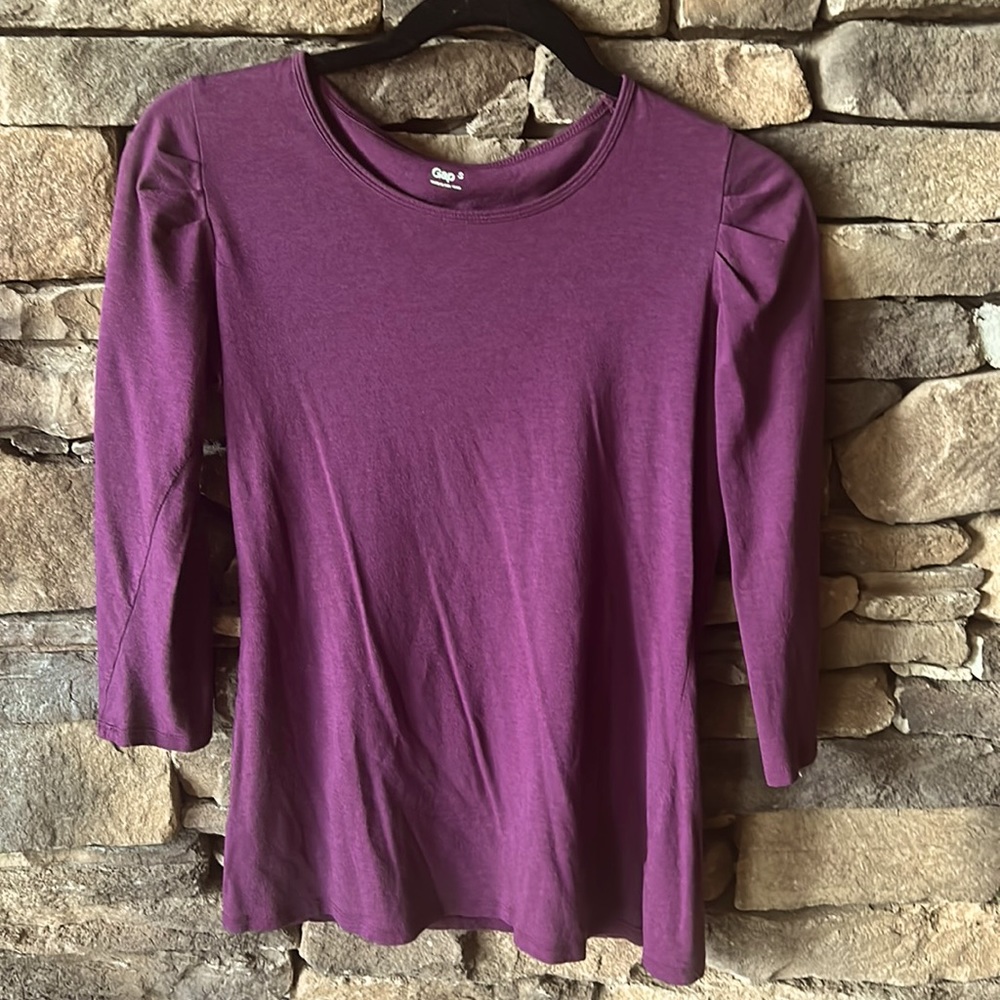 Gap 3/4 sleeve tee shirt. Maroon size small